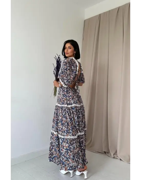 Omarı Desenli Dekolteli Brode Elbise