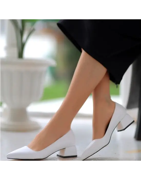 Zarif Beyaz Topuklu Ayakkabı