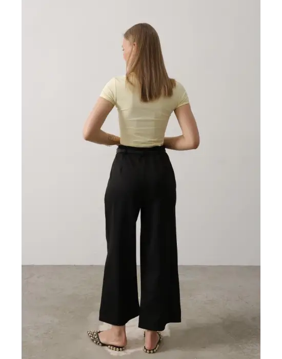 Omarı Detaylı Siyah Kemer Pens Pantolon