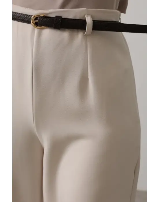 Omarı Detaylı Bej Pantolon Kemer Pensli