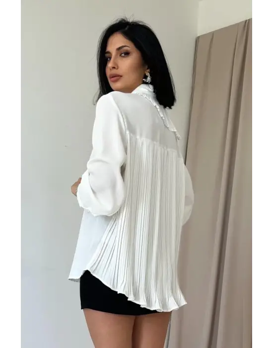 Omarı Şık Pilise Detaylı Beyaz Gömlek