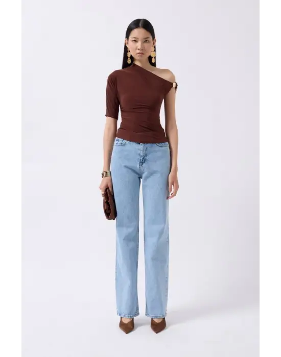 Omarı Derin Kesim Detaylı Bluz