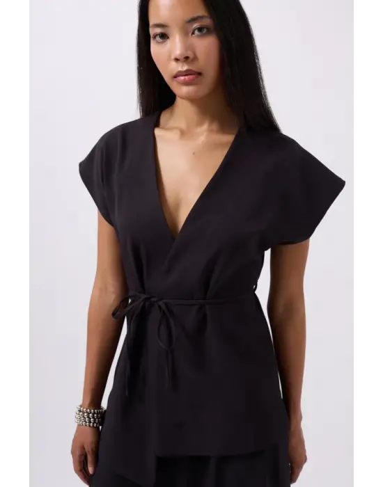 Omarı Şık Bağcık Detaylı Yelek