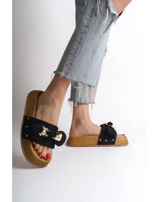 DILA Kalın ve Rahat tabanlı ayakkabı Tabaan Ayıcıklı Saten Bayan Terlik  SKısa Topuk - Siyah