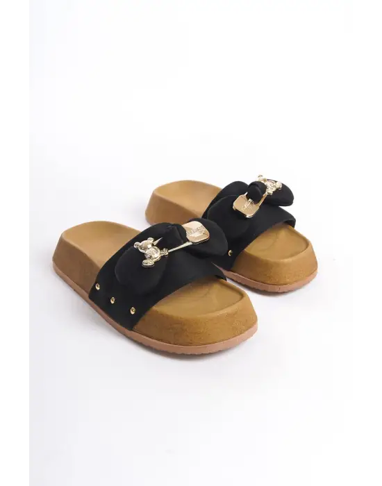 DILA Kalın ve Rahat tabanlı ayakkabı Tabaan Ayıcıklı Saten Bayan Terlik  SKısa Topuk - Siyah