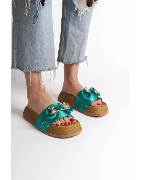 DILA Kalın ve Rahat tabanlı ayakkabı Tabaan Ayıcıklı Saten Bayan Terlik  SKısa Topuk - Yeşil