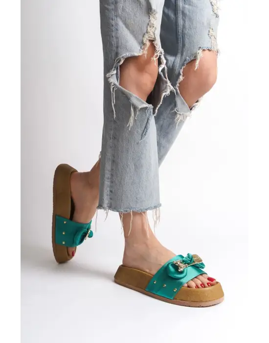 DILA Kalın ve Rahat tabanlı ayakkabı Tabaan Ayıcıklı Saten Bayan Terlik  SKısa Topuk - Yeşil