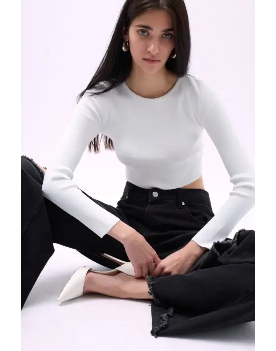 Omarı Modern Dokulu Crop Bluz