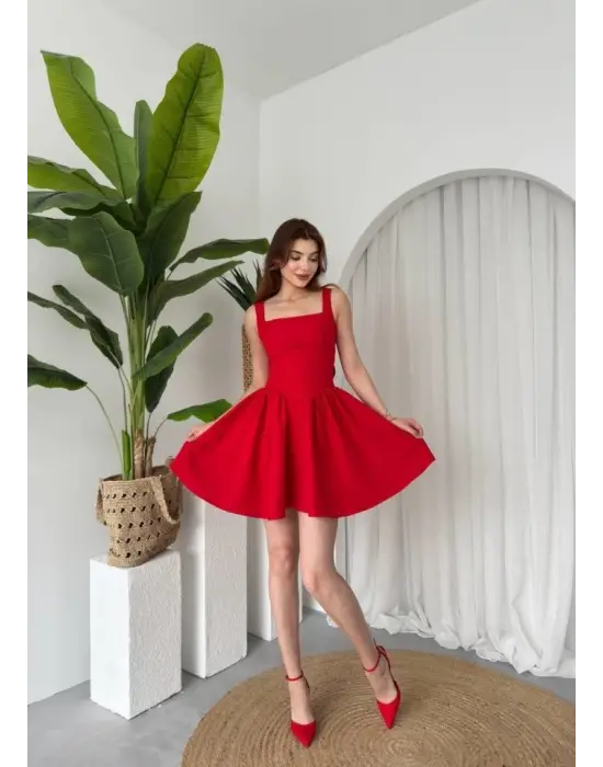 Omarı Derin Yırtmaç Detaylı Siyah Elbise