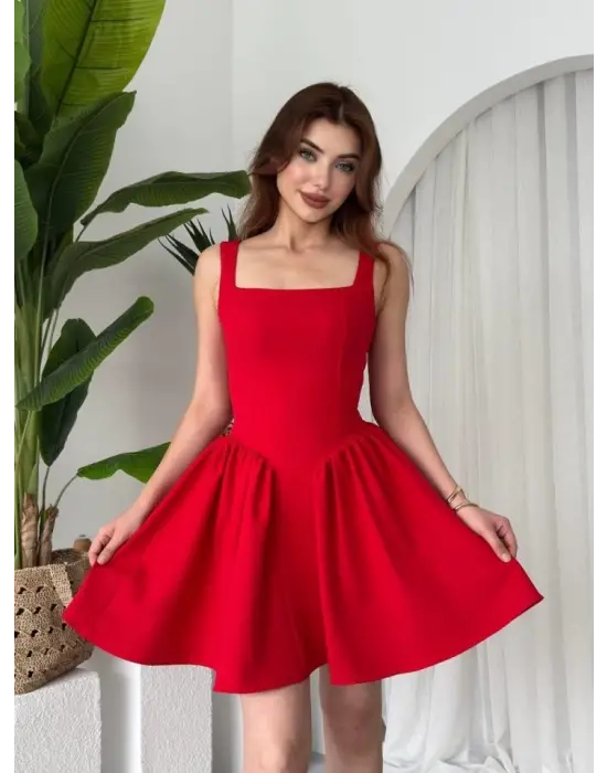 Omarı Derin Yırtmaç Detaylı Siyah Elbise