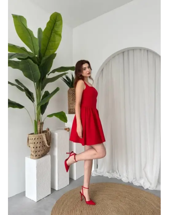 Omarı Derin Yırtmaç Detaylı Siyah Elbise