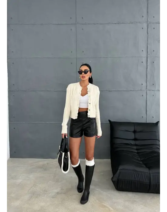 Düğme detaylı hırka ekru