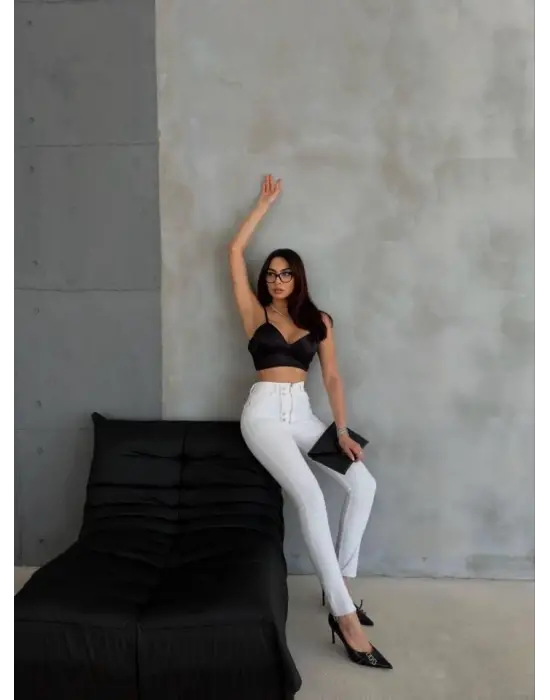 Beyaz Düğme Fermuarlı Kot Pantolon