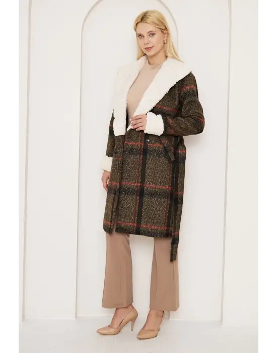 Omarı Şık ve Sıcacık Kadın Ekose Kaban