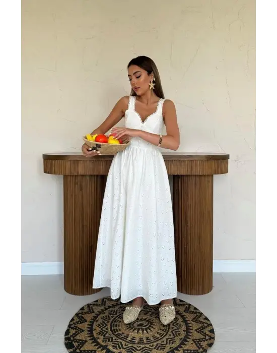 Omarı Şık Dantel Detaylı Ekru Askılı Elbise