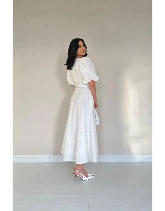 Ekru Göğüs Kup Detaylı Kemerli Brode Elbise
