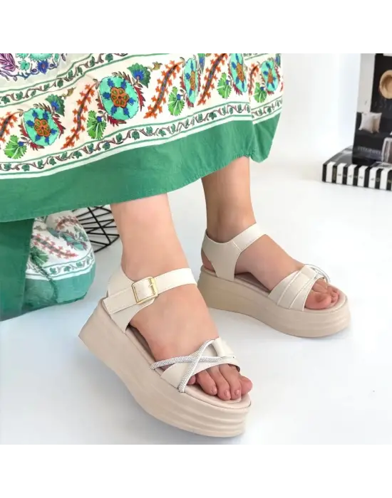 Omarı Bej Renkli Kemer Detaylı Sandalet