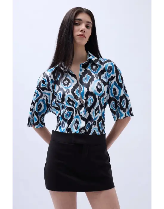 Omarı Parlak Saten Desenli Gömlek