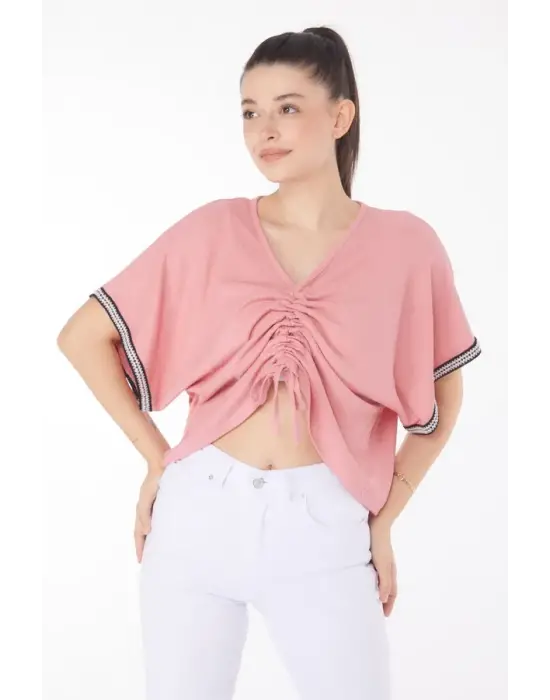 Omarı Feminen detaylı V yaka bluz