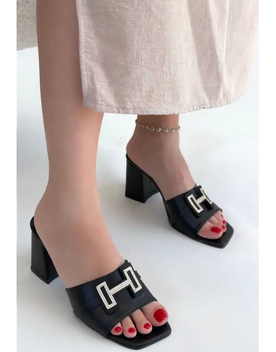 Omarı Şık Siyah Cilt Topuklu Terlik