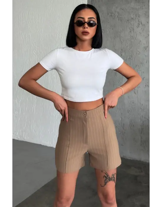 Omarı Zarif ve Şık Yüksek Bel Çizgili Esnek Çimalı Şort