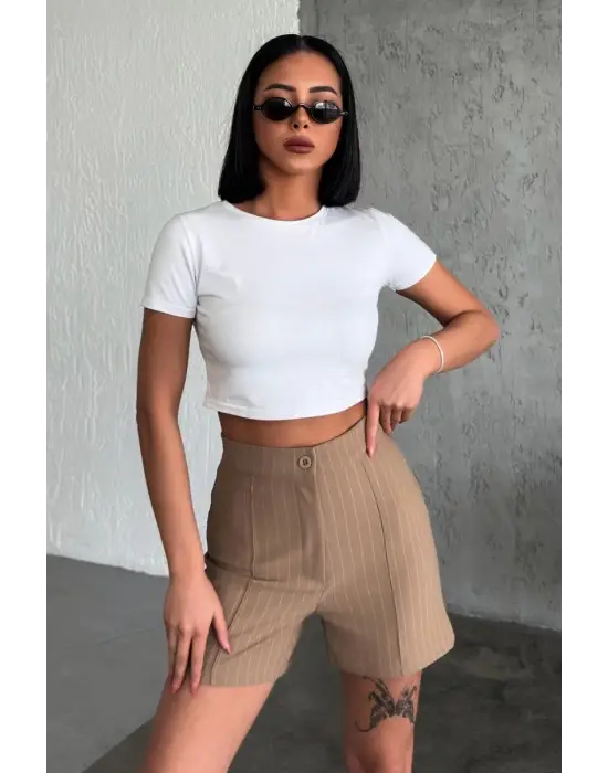Omarı Zarif ve Şık Yüksek Bel Çizgili Esnek Çimalı Şort