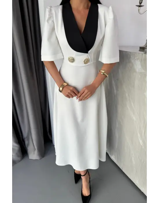 Omarı Altın Düğme Detaylı Beyaz Kısa Kollu Tasarım Elbise Ceket