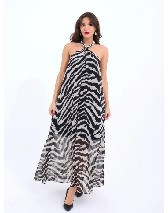 Omarı Fırfırlı ve Şık Siyah Elbise