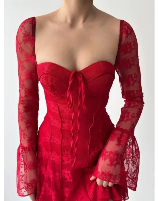 Omarı Zarif Dantel Detaylı Mini Elbise