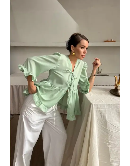 Omarı Fırfır Detaylı Yeşil Keten Bluz - Önden Bağlamalı