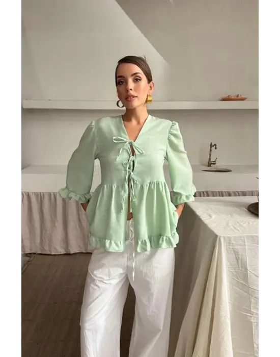 Omarı Fırfır Detaylı Yeşil Keten Bluz - Önden Bağlamalı