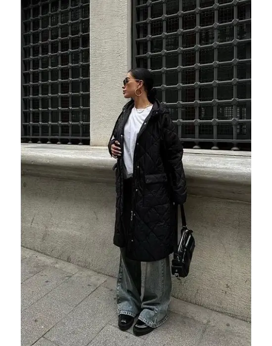 Omarı Şık Kapitone Mont Kapşon ve Fermuar Detaylı