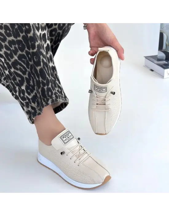 Omarı Rahatlık ve Şıklığı Bir Arada Sunan Bej Spor Ayakkabı