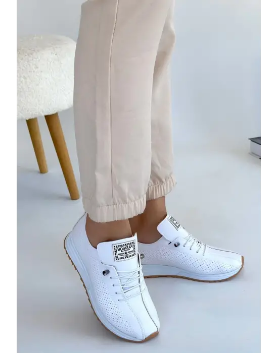 Omarı Rahat Ve Şık Beyaz Cilt Spor Ayakkabı