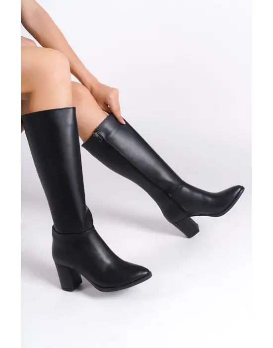 Rahat Tabanlı Siyah Bayan Çizme