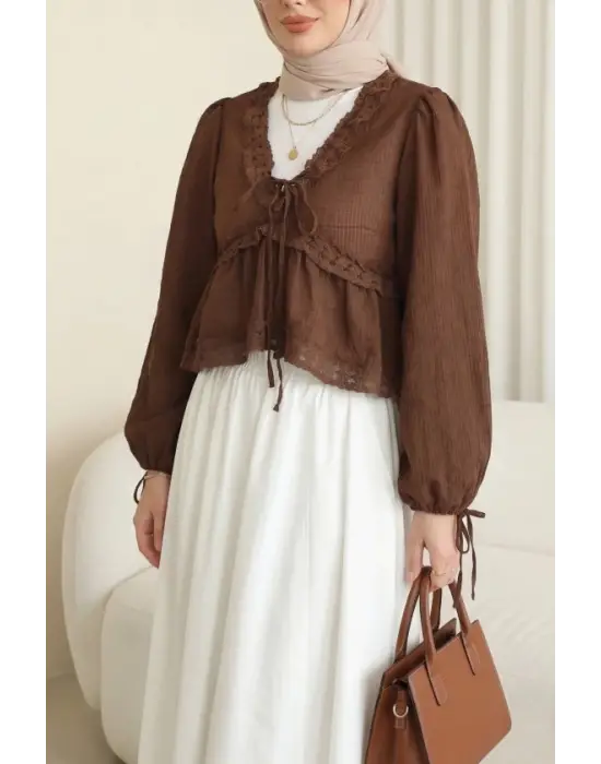 Fırfır Detaylı V Yaka Yarı Transparan Bluz -Kahve
