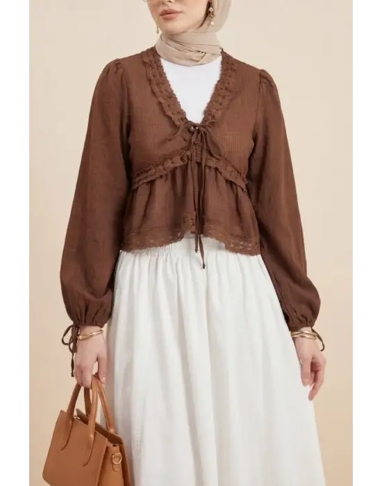 Fırfır Detaylı V Yaka Yarı Transparan Bluz -Kahve