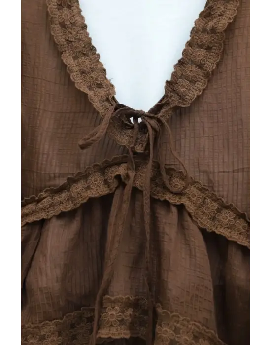 Fırfır Detaylı V Yaka Yarı Transparan Bluz -Kahve