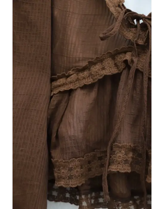 Fırfır Detaylı V Yaka Yarı Transparan Bluz -Kahve