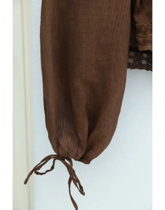 Fırfır Detaylı V Yaka Yarı Transparan Bluz -Kahve