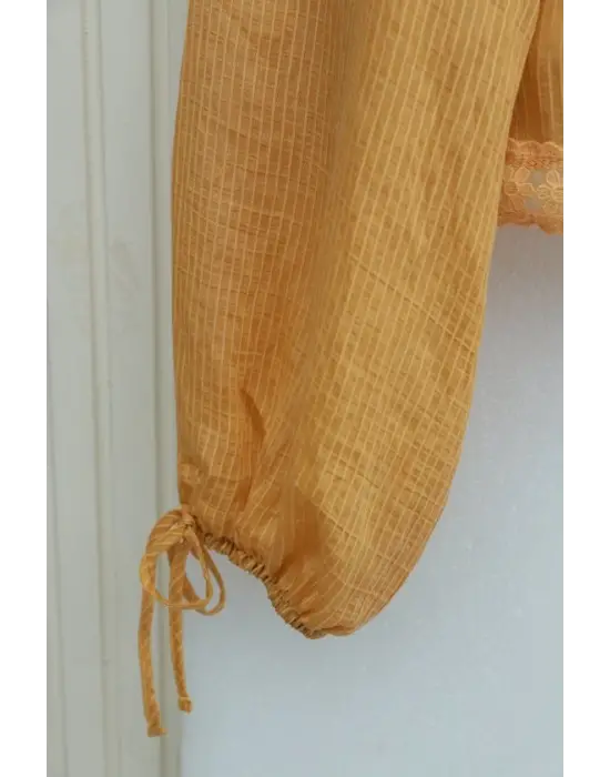 Fırfır Detaylı V Yaka Yarı Transparan Bluz -Turuncu