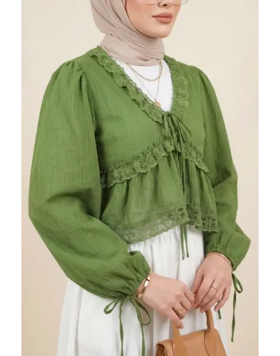 Fırfır Detaylı V Yaka Yarı Transparan Bluz -Yeşil