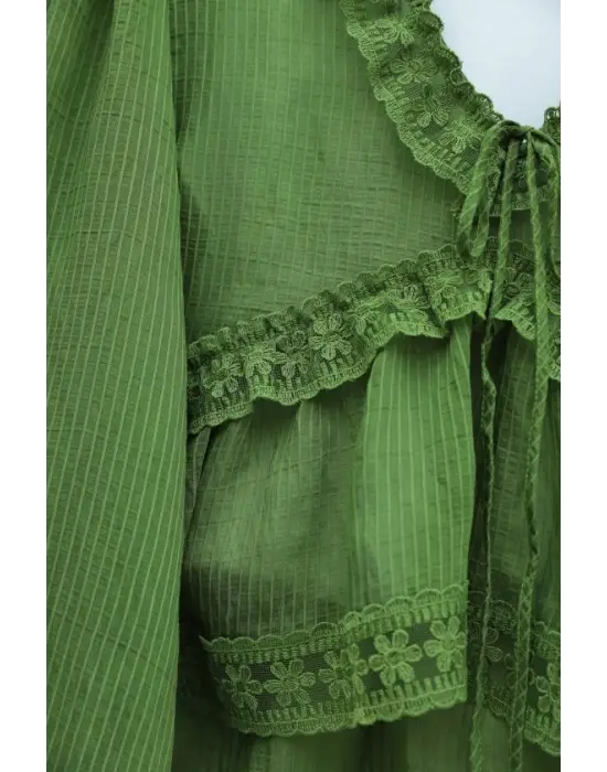 Fırfır Detaylı V Yaka Yarı Transparan Bluz -Yeşil