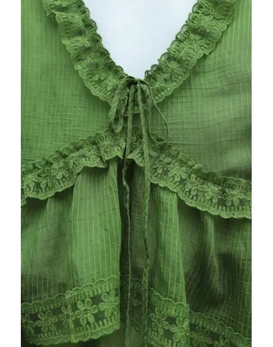 Fırfır Detaylı V Yaka Yarı Transparan Bluz -Yeşil