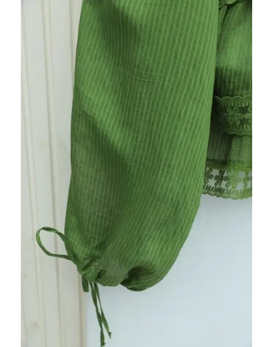 Fırfır Detaylı V Yaka Yarı Transparan Bluz -Yeşil