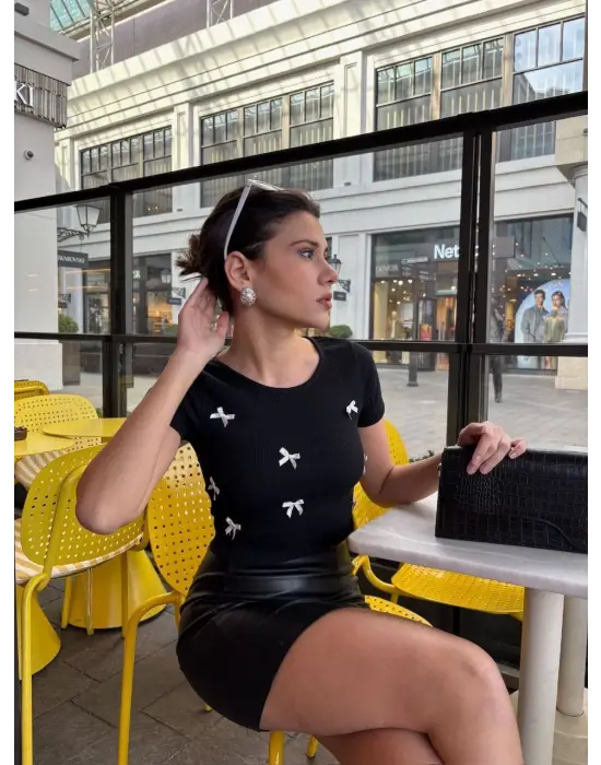 Göz Alıcı Fiyonklu Bluz