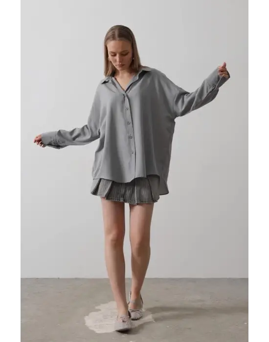 Omarı Şık Detaylı Gri Gömlek