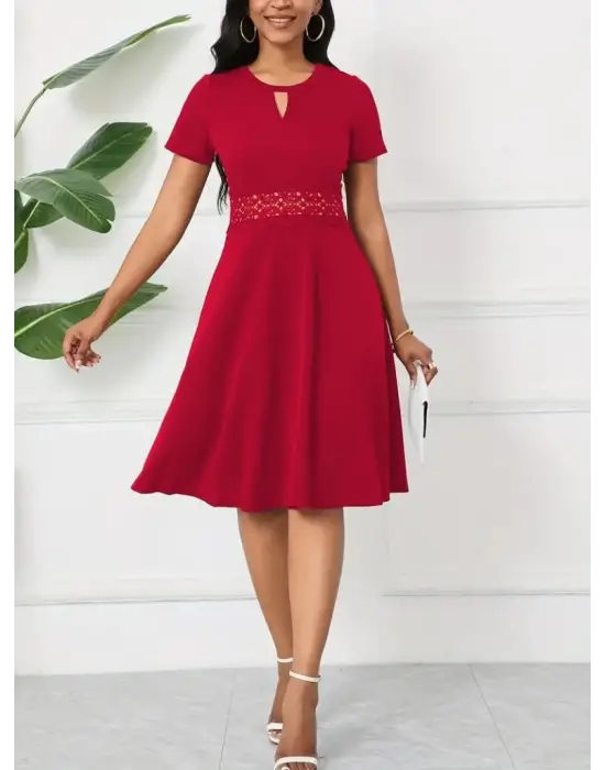 Omarı Şık Ve Rahat Kısa Kollu Elbise