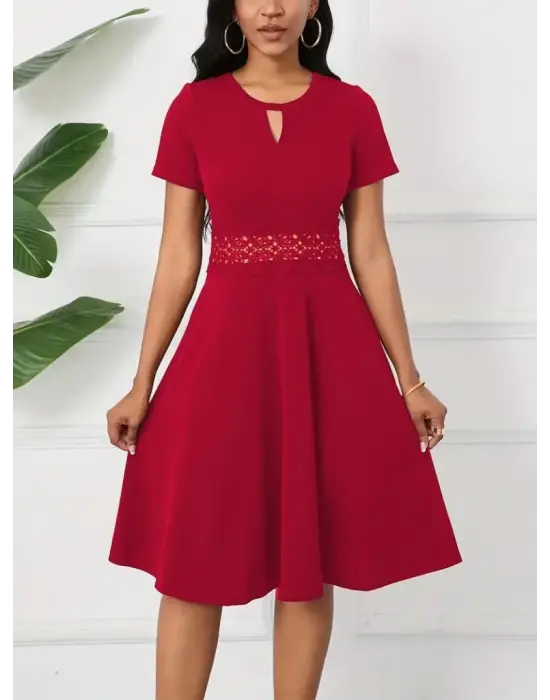 Omarı Şık Ve Rahat Kısa Kollu Elbise