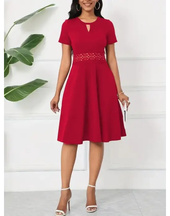 Omarı Şık Ve Rahat Kısa Kollu Elbise